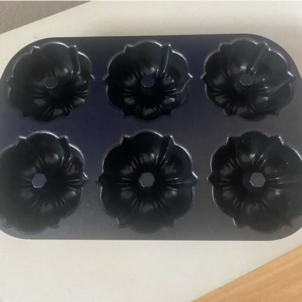 Nordic Ware Bundt Muffin Pan 6-Cup Nonstick Cast Aluminum Bakeware-LIKE NEW